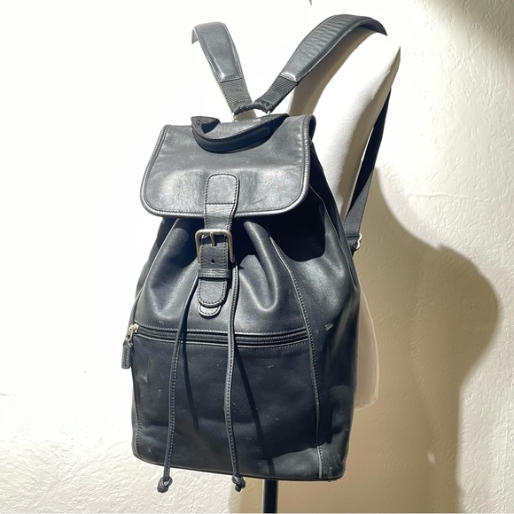 coach Handbags - VTG COACH black leather XL BACKPACK 0529